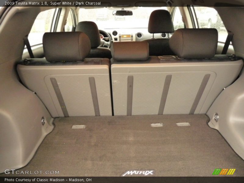 Super White / Dark Charcoal 2009 Toyota Matrix 1.8