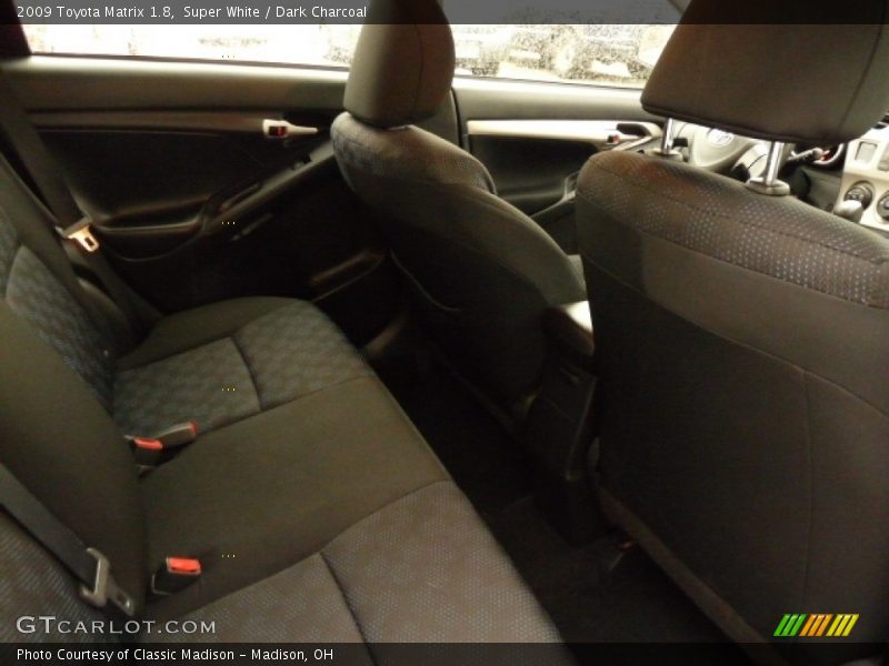 Super White / Dark Charcoal 2009 Toyota Matrix 1.8