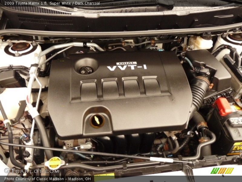 Super White / Dark Charcoal 2009 Toyota Matrix 1.8