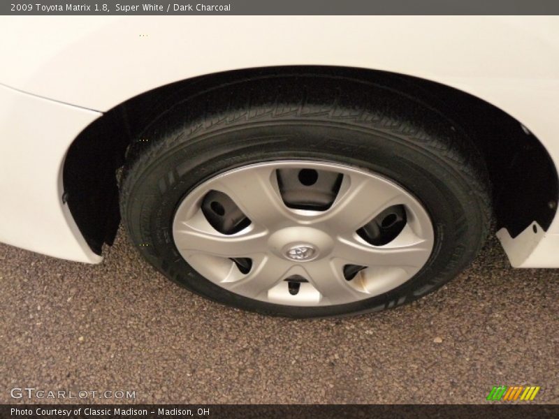 Super White / Dark Charcoal 2009 Toyota Matrix 1.8