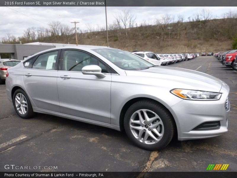 Ingot Silver Metallic / Charcoal Black 2016 Ford Fusion SE