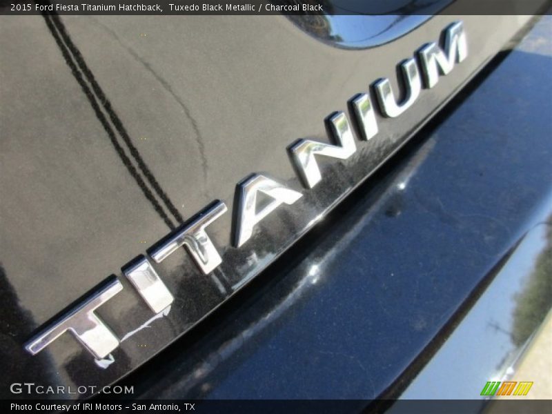 Tuxedo Black Metallic / Charcoal Black 2015 Ford Fiesta Titanium Hatchback