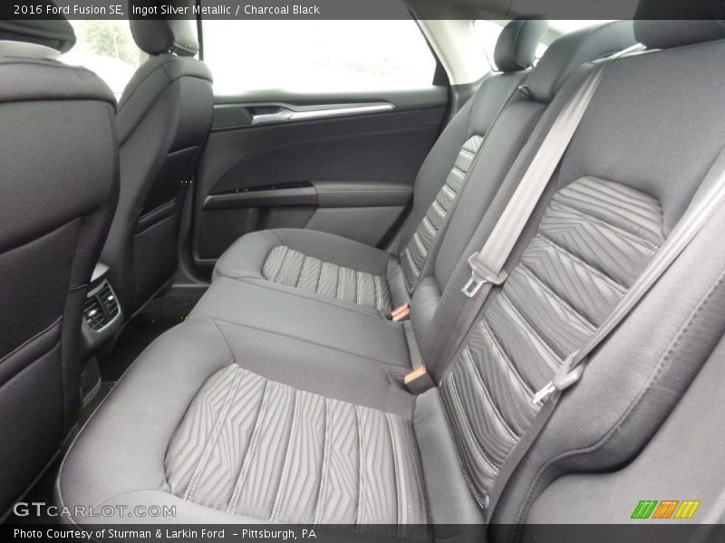 Ingot Silver Metallic / Charcoal Black 2016 Ford Fusion SE