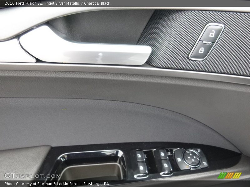 Ingot Silver Metallic / Charcoal Black 2016 Ford Fusion SE