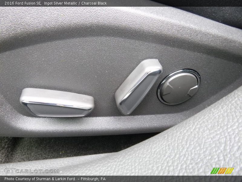 Ingot Silver Metallic / Charcoal Black 2016 Ford Fusion SE