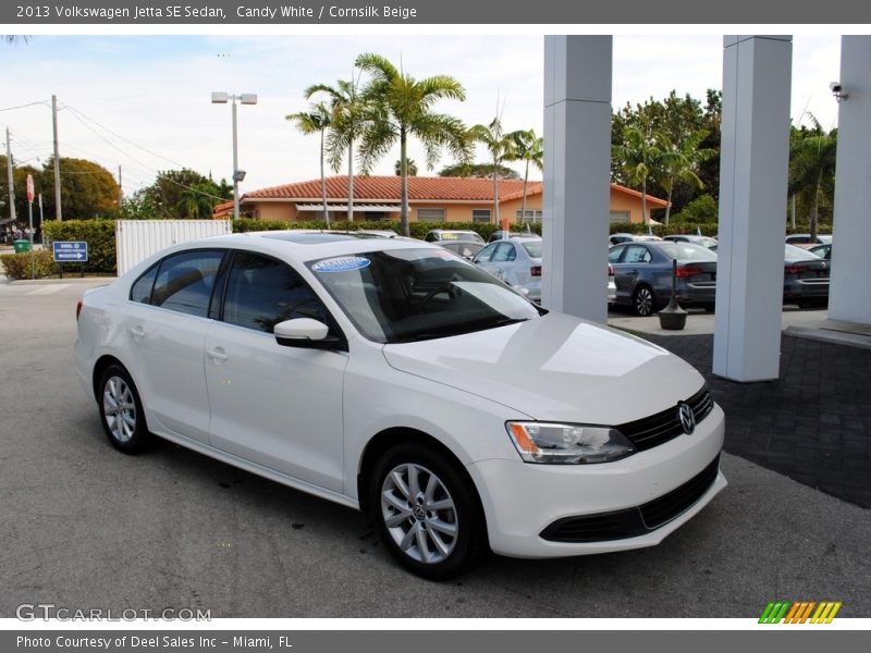 Candy White / Cornsilk Beige 2013 Volkswagen Jetta SE Sedan