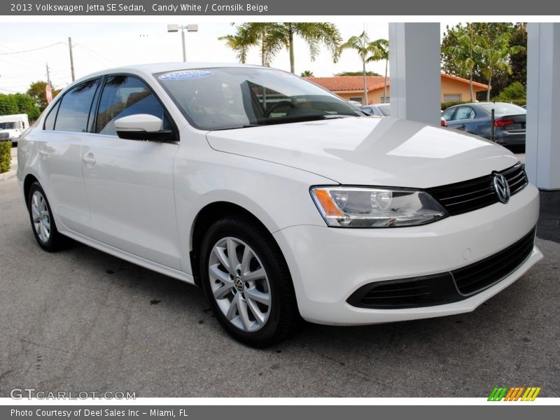 Candy White / Cornsilk Beige 2013 Volkswagen Jetta SE Sedan