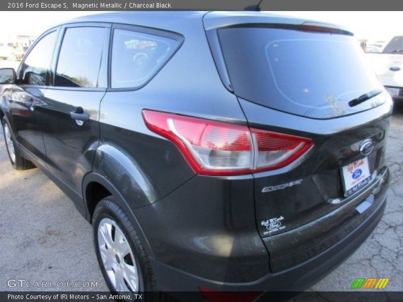 Magnetic Metallic / Charcoal Black 2016 Ford Escape S