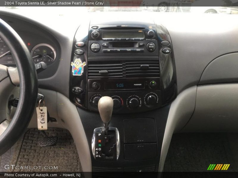 Silver Shadow Pearl / Stone Gray 2004 Toyota Sienna LE
