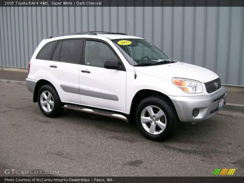 Super White / Dark Charcoal 2005 Toyota RAV4 4WD