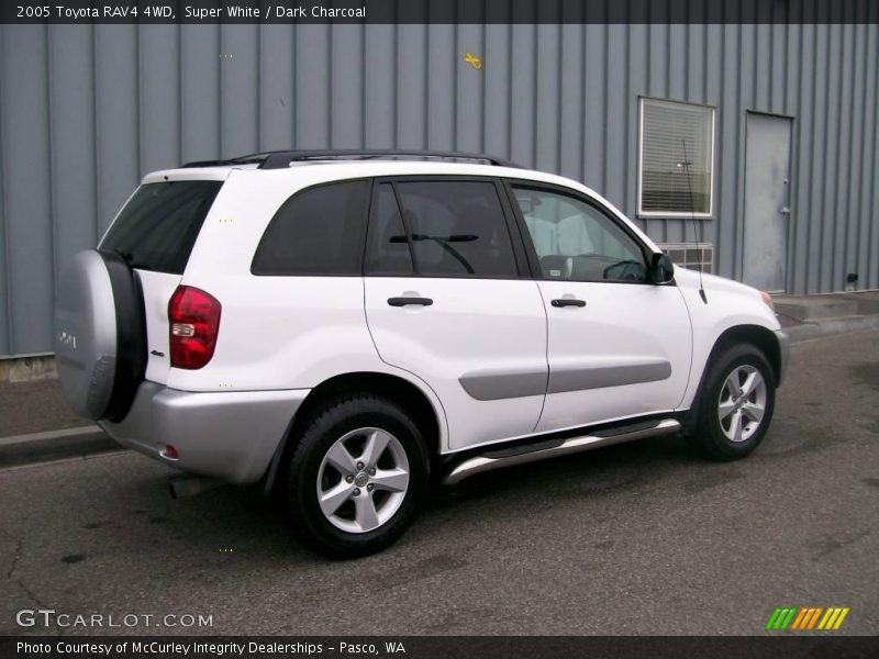 Super White / Dark Charcoal 2005 Toyota RAV4 4WD