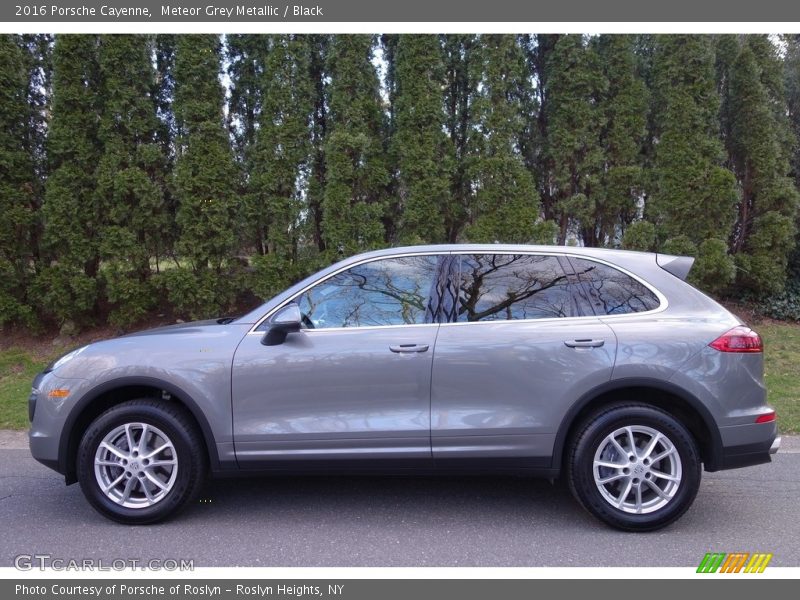 Meteor Grey Metallic / Black 2016 Porsche Cayenne
