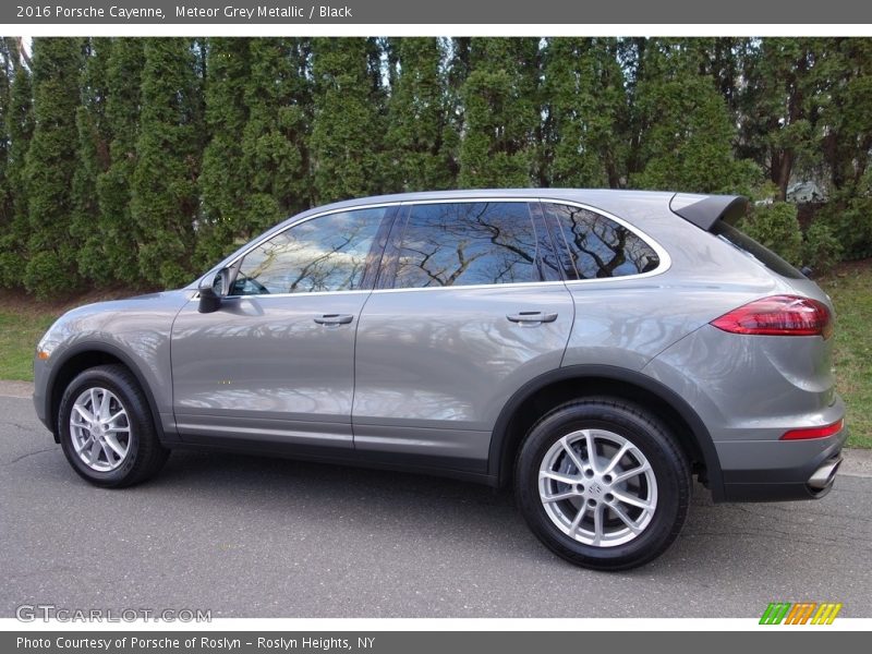 Meteor Grey Metallic / Black 2016 Porsche Cayenne