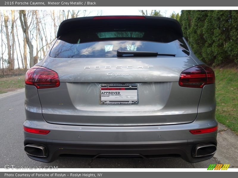 Meteor Grey Metallic / Black 2016 Porsche Cayenne