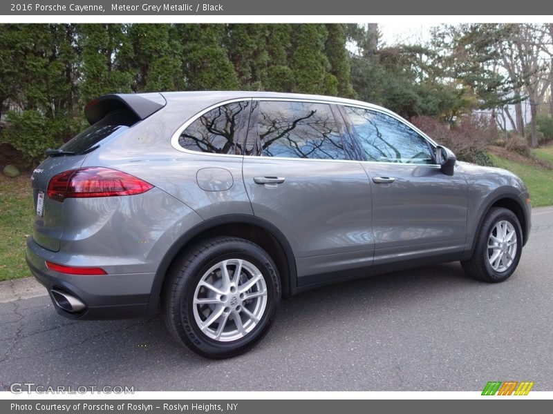 Meteor Grey Metallic / Black 2016 Porsche Cayenne