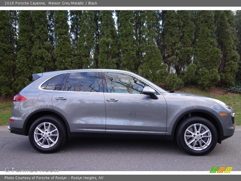Meteor Grey Metallic / Black 2016 Porsche Cayenne