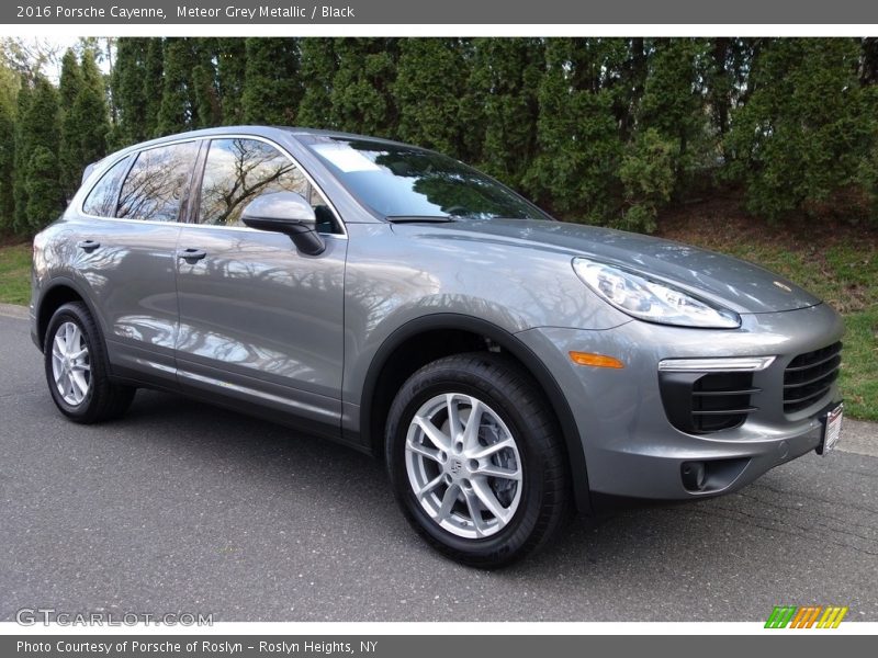 Meteor Grey Metallic / Black 2016 Porsche Cayenne