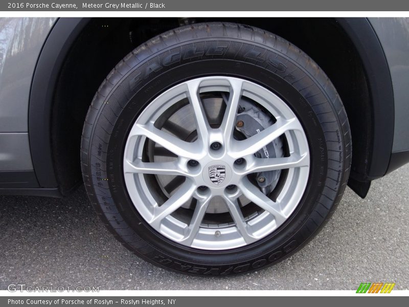 Meteor Grey Metallic / Black 2016 Porsche Cayenne