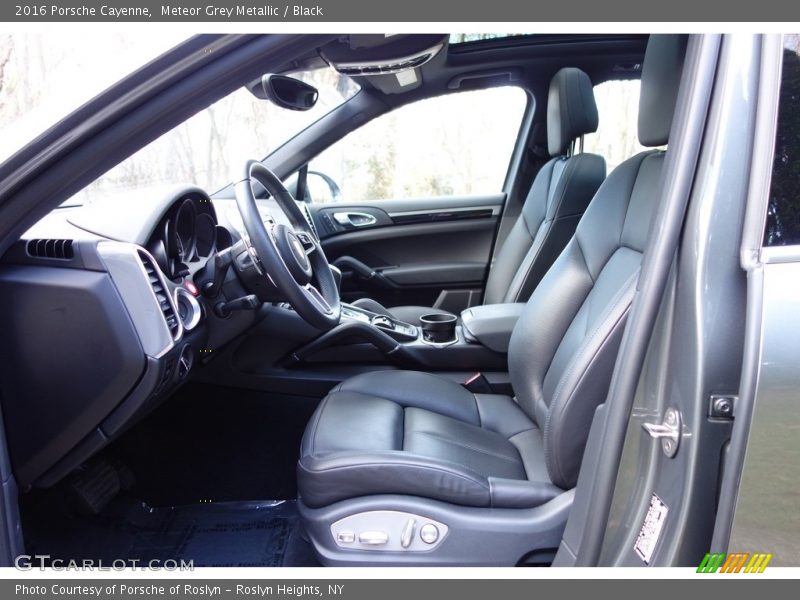 Meteor Grey Metallic / Black 2016 Porsche Cayenne
