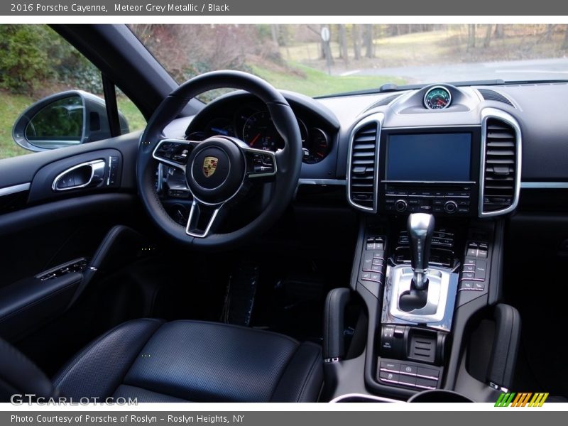 Meteor Grey Metallic / Black 2016 Porsche Cayenne