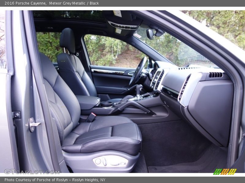 Meteor Grey Metallic / Black 2016 Porsche Cayenne
