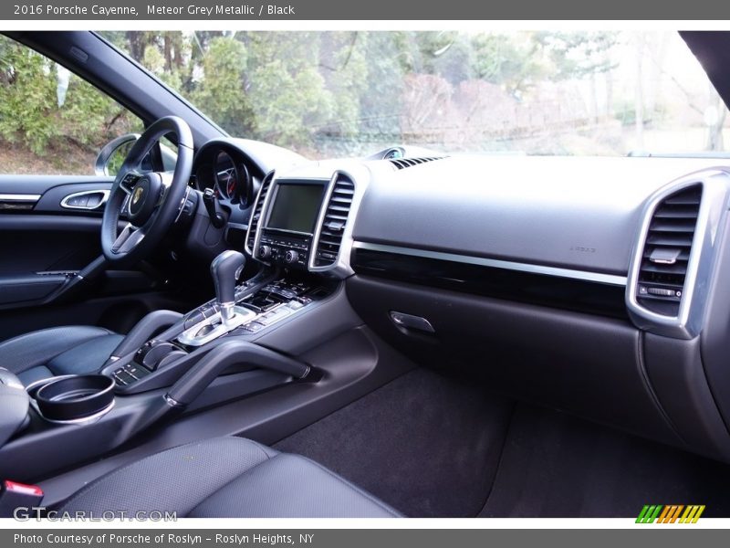 Meteor Grey Metallic / Black 2016 Porsche Cayenne