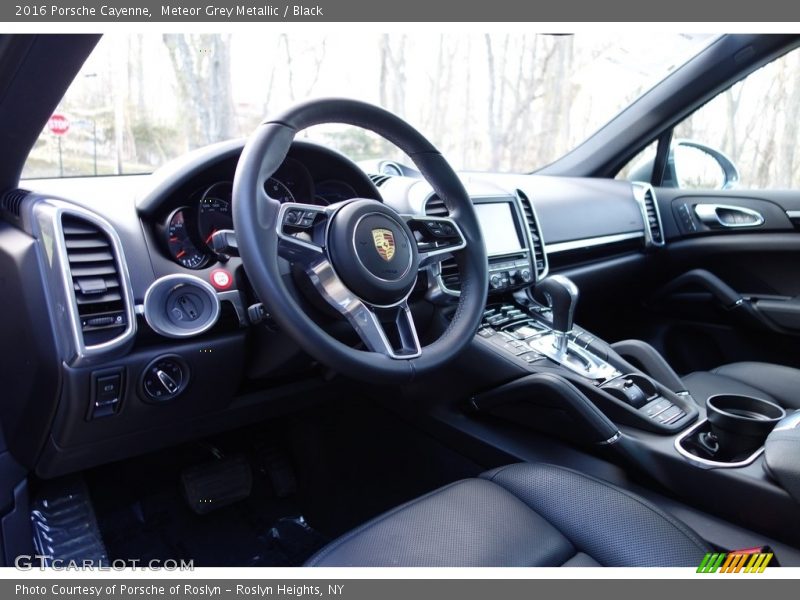 Meteor Grey Metallic / Black 2016 Porsche Cayenne