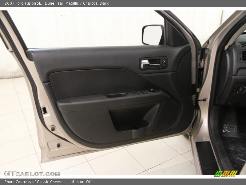Dune Pearl Metallic / Charcoal Black 2007 Ford Fusion SE