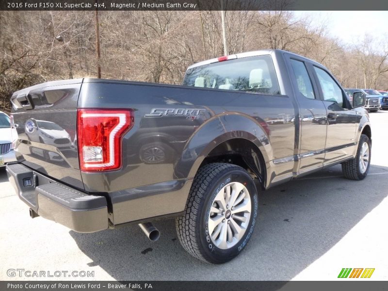 Magnetic / Medium Earth Gray 2016 Ford F150 XL SuperCab 4x4