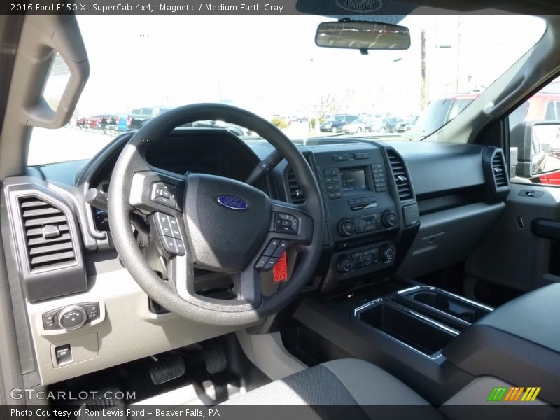 Magnetic / Medium Earth Gray 2016 Ford F150 XL SuperCab 4x4
