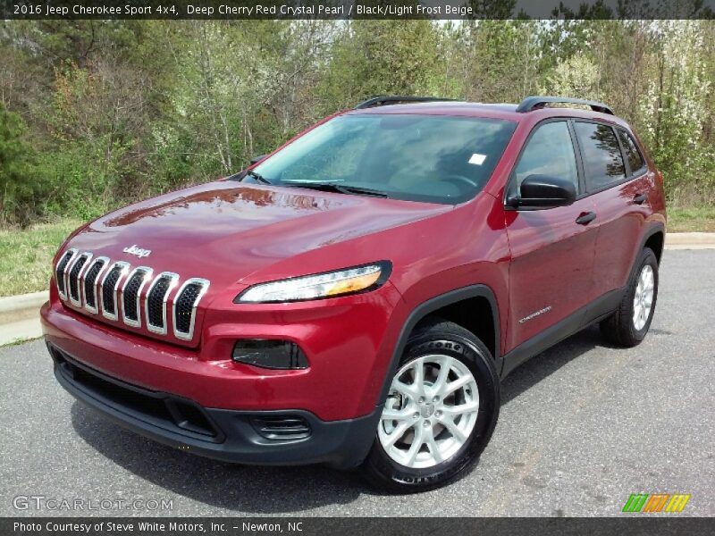 Front 3/4 View of 2016 Cherokee Sport 4x4