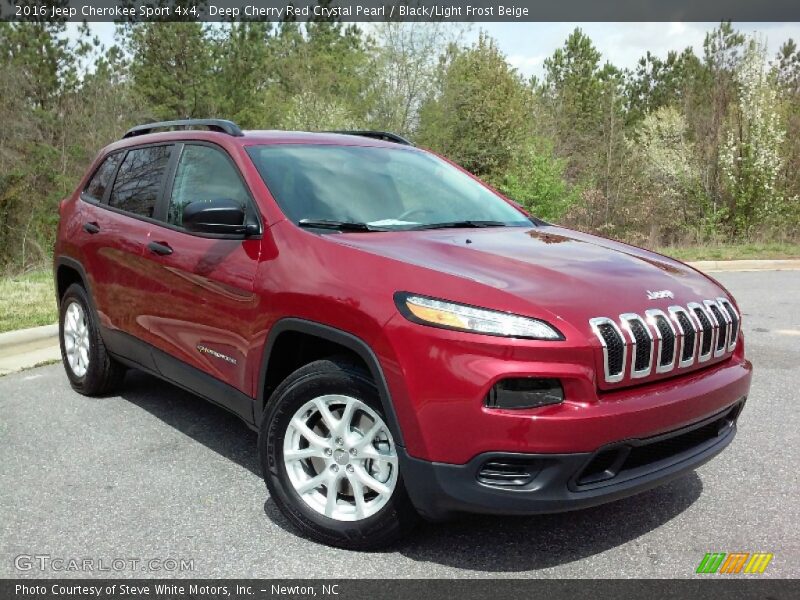 Front 3/4 View of 2016 Cherokee Sport 4x4