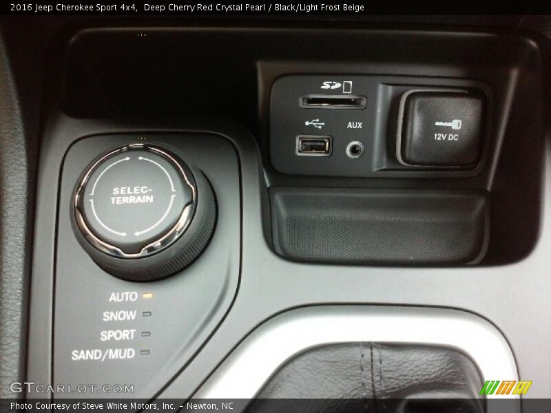 Deep Cherry Red Crystal Pearl / Black/Light Frost Beige 2016 Jeep Cherokee Sport 4x4