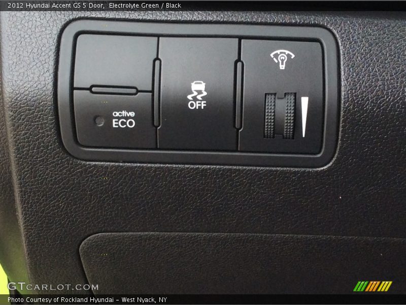 Electrolyte Green / Black 2012 Hyundai Accent GS 5 Door