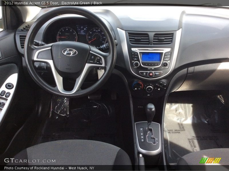 Electrolyte Green / Black 2012 Hyundai Accent GS 5 Door