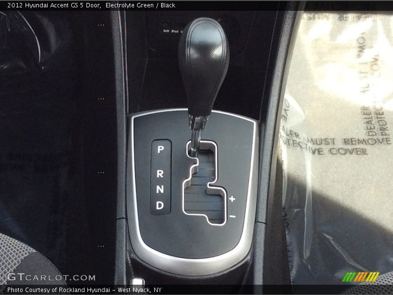 Electrolyte Green / Black 2012 Hyundai Accent GS 5 Door