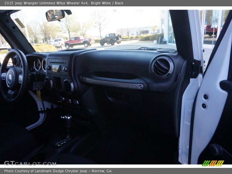 Bright White / Black 2015 Jeep Wrangler Unlimited Willys Wheeler 4x4