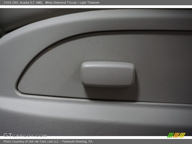 White Diamond Tricoat / Light Titanium 2009 GMC Acadia SLT AWD
