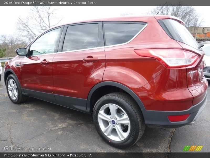 Sunset Metallic / Charcoal Black 2016 Ford Escape SE 4WD