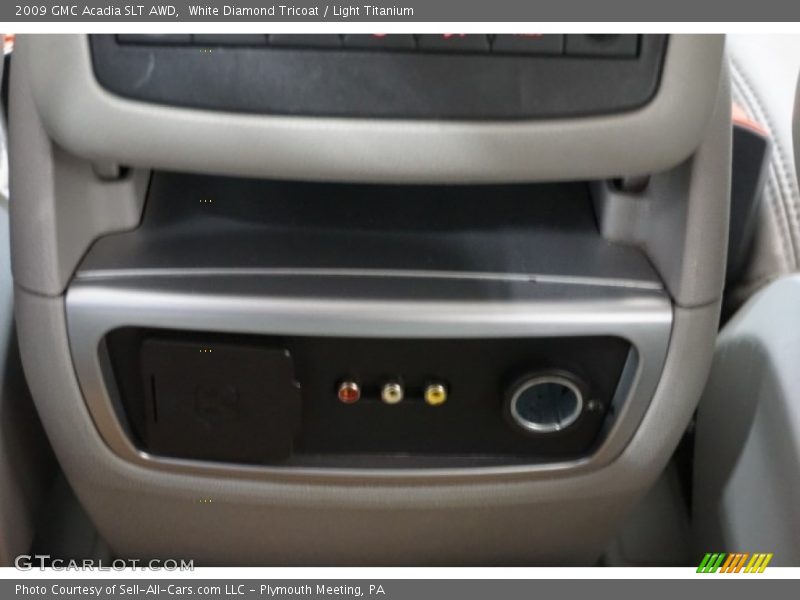 White Diamond Tricoat / Light Titanium 2009 GMC Acadia SLT AWD