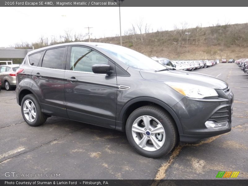 Magnetic Metallic / Charcoal Black 2016 Ford Escape SE 4WD