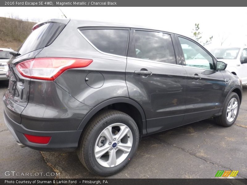 Magnetic Metallic / Charcoal Black 2016 Ford Escape SE 4WD