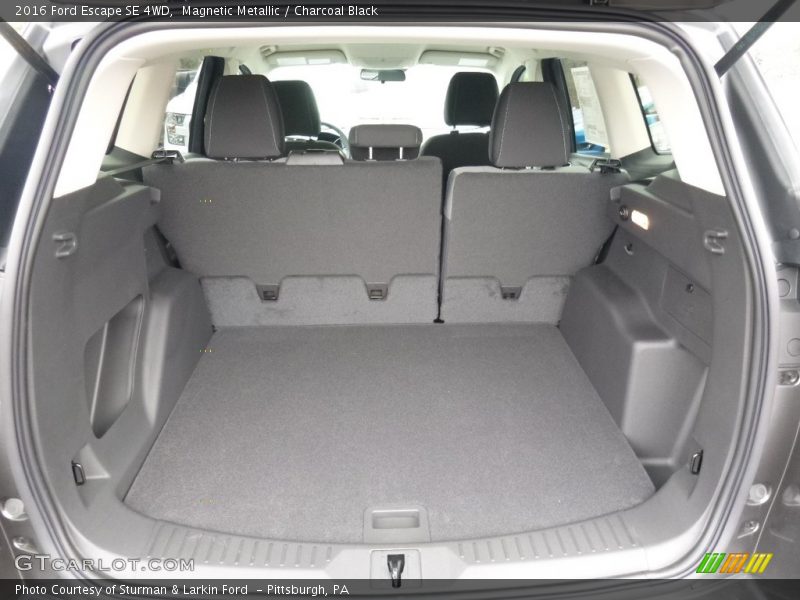 Magnetic Metallic / Charcoal Black 2016 Ford Escape SE 4WD