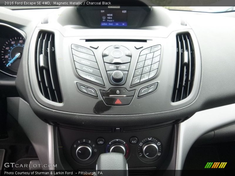 Magnetic Metallic / Charcoal Black 2016 Ford Escape SE 4WD