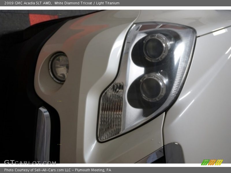 White Diamond Tricoat / Light Titanium 2009 GMC Acadia SLT AWD