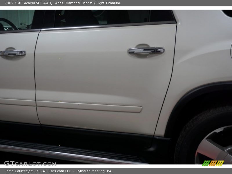 White Diamond Tricoat / Light Titanium 2009 GMC Acadia SLT AWD