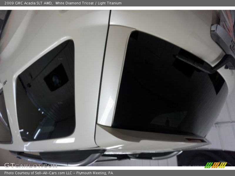White Diamond Tricoat / Light Titanium 2009 GMC Acadia SLT AWD