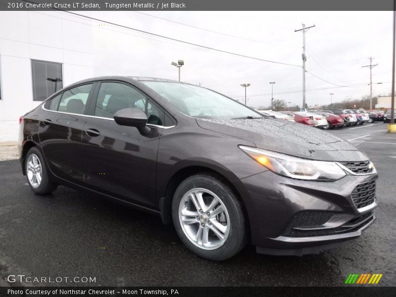 Front 3/4 View of 2016 Cruze LT Sedan