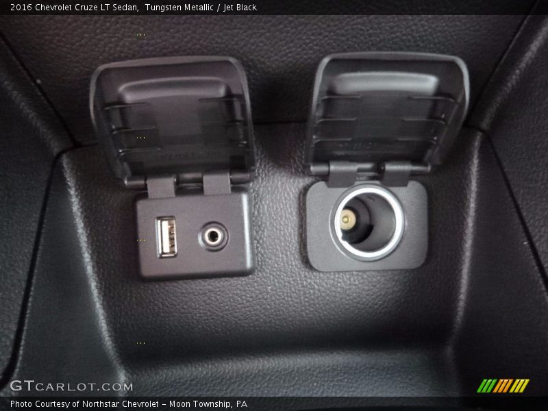 Tungsten Metallic / Jet Black 2016 Chevrolet Cruze LT Sedan