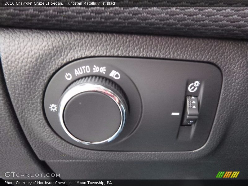 Controls of 2016 Cruze LT Sedan